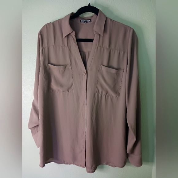 EXPRESS!!!👏💗 LIKE NEW BUTTON DOWN BLOUSE IN MAUVE. - Picture 1 of 3